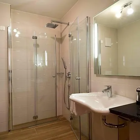 Donaustern Hotel 3*
