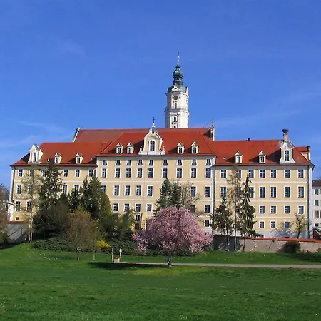 Aparthotel Donaustern 3*