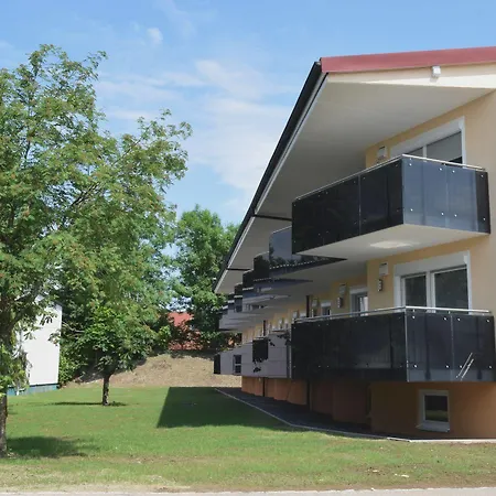 Aparthotel Donaustern 3*